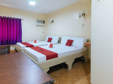 红多兹酒店@金色胜利酒店