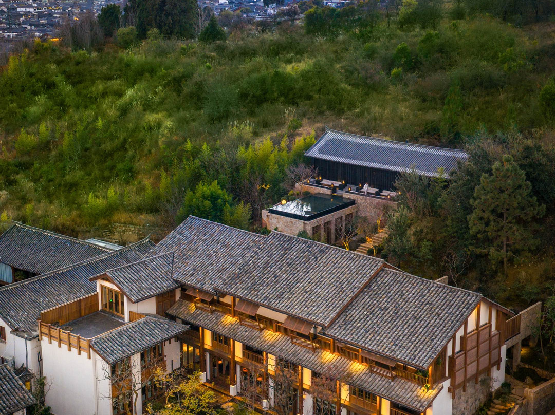岚彩四时·晓山青山居