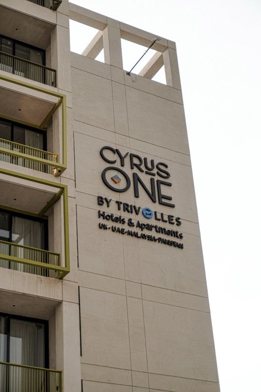 Cyrus One By Trivelles