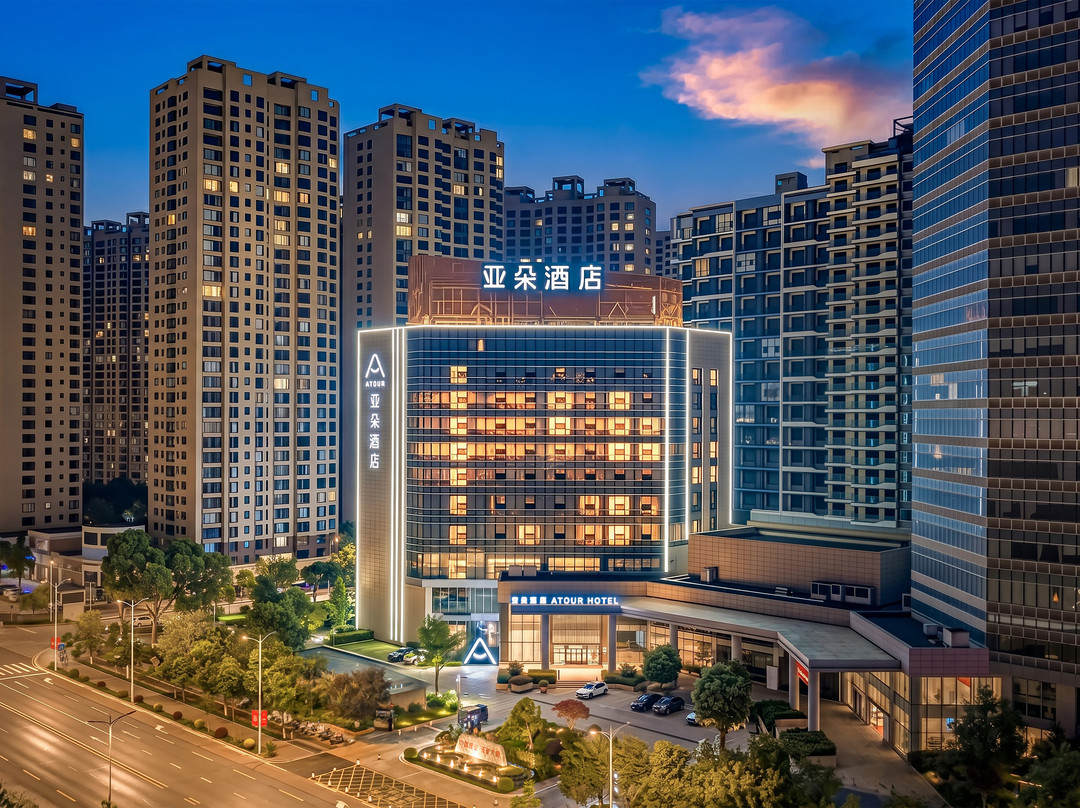 玉溪红塔聂耳音乐广场亚朵酒店