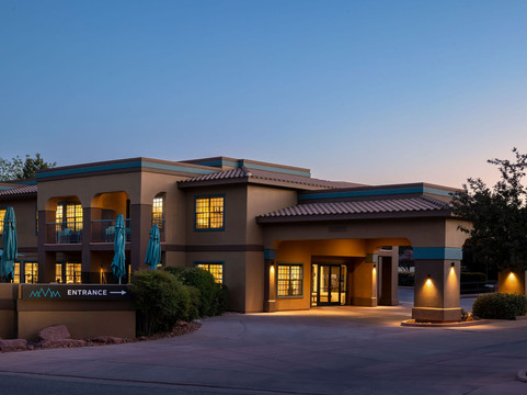 塞多纳利尔旅馆&套房酒店主图