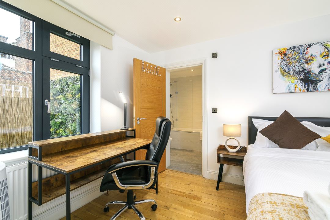 Shoreditch Hoxton in London 2 Bedroom, 2 Bathroom with Terrace Sleeps 6