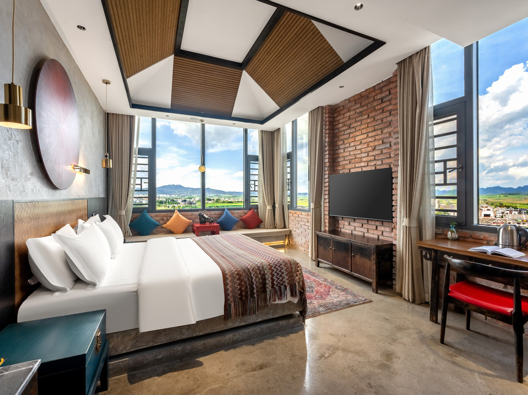 罗平百然主题酒店