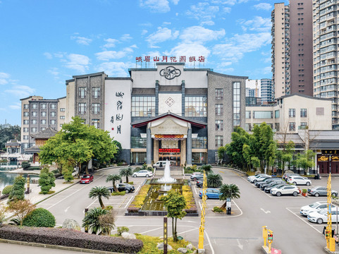 峨眉山月花园饭店