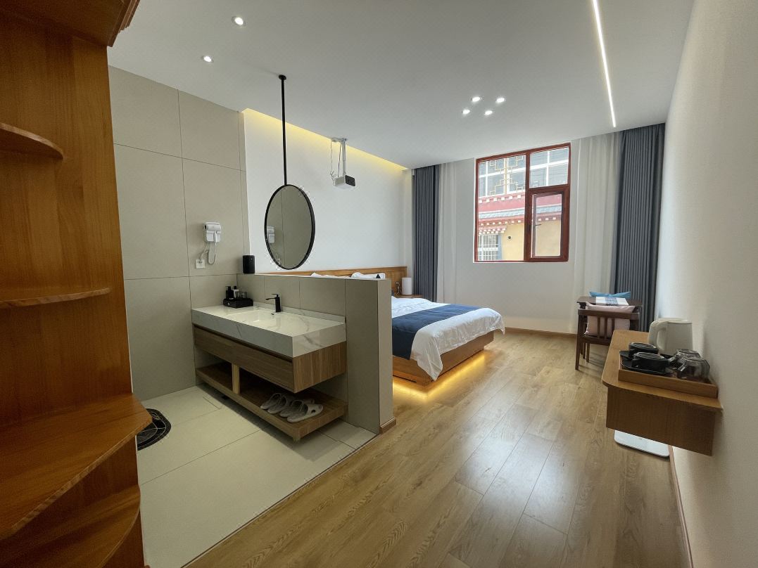 Rulian Chinese Inn Homestay (Dukezong Ancient City)