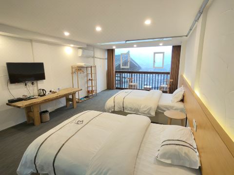 Yunting Yunshan Bieyuan (Xijiang Qianhu Miao Village)