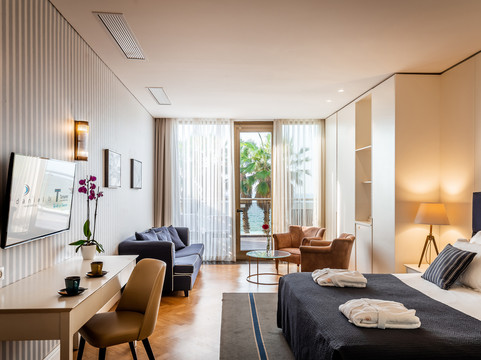 丹尼尔荷兹利亚酒店