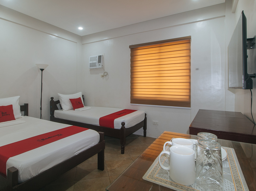 RedDoorz at David's Travellers Inn Cavite