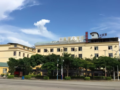 陇川鑫源大酒店