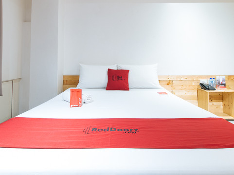 RedDoorz Plus @ Boni Ave Mandaluyong