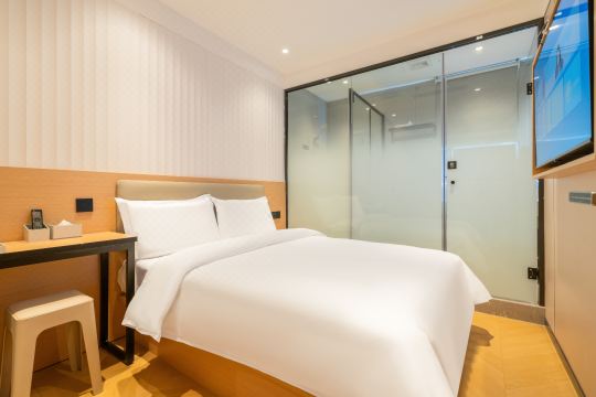 Huayu Hotel (Beijing Gaomidian North Subway Station Peking University Hospital)