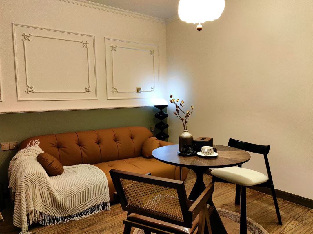 一兩清歡·設計師民宿（上海長壽路地鐵站店）