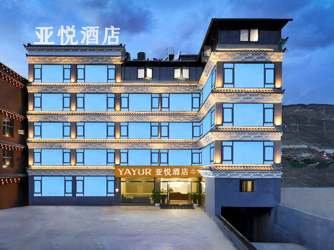 亚悦酒店（甘孜巴塘桃园路店）