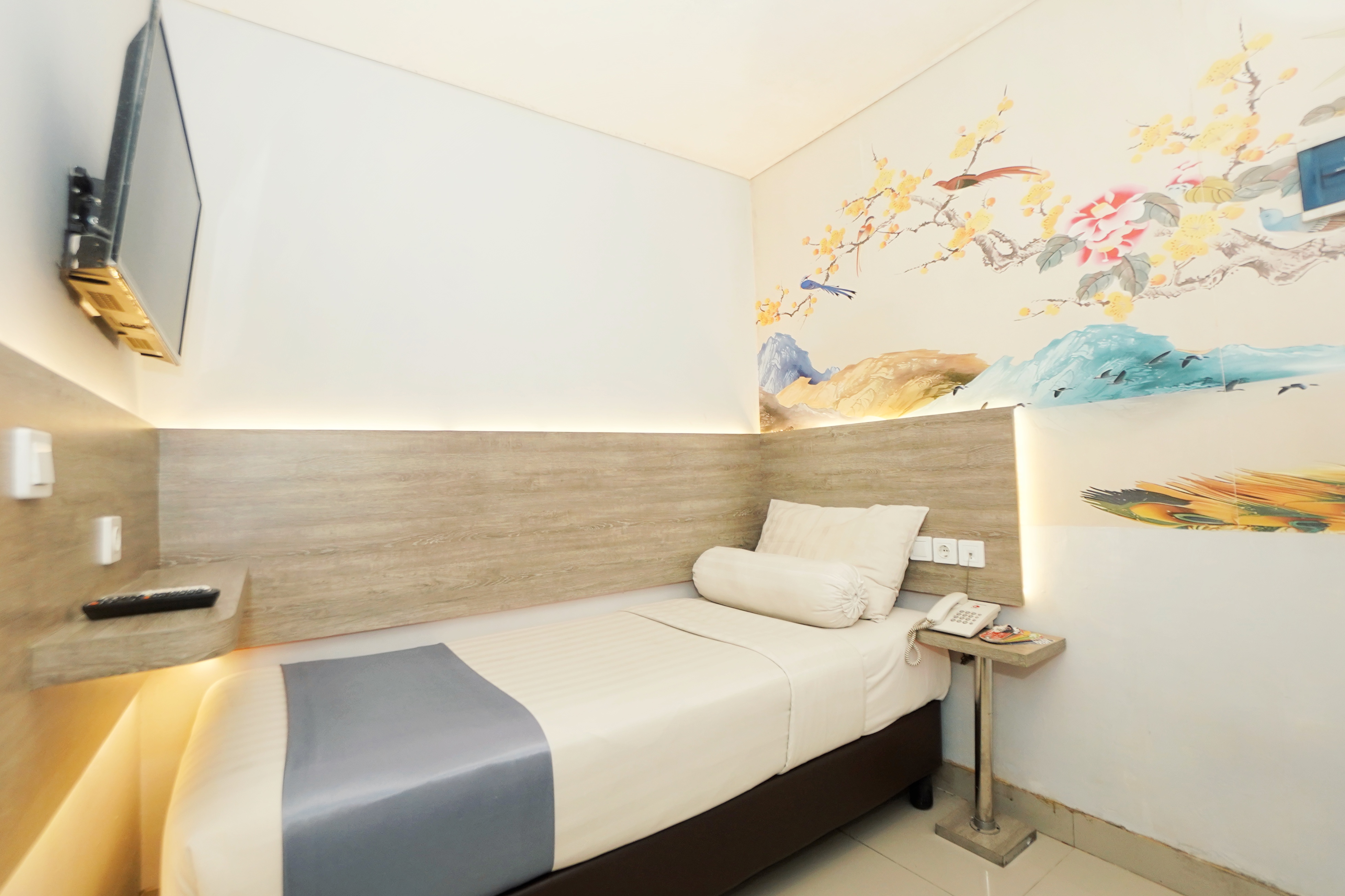 Front One Budget Slamet Riyadi-官方