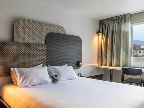 Bartres酒店住宿-B&B HOTEL Lourdes Centre Gare