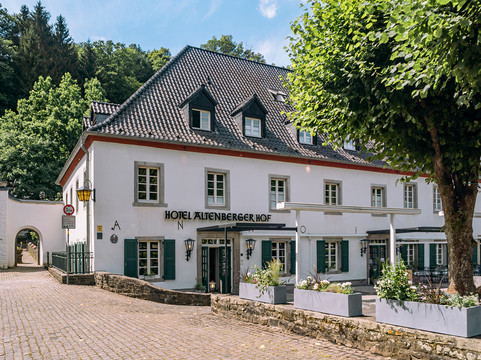 Odenthal酒店住宿-Romantikhotel Altenberger Hof