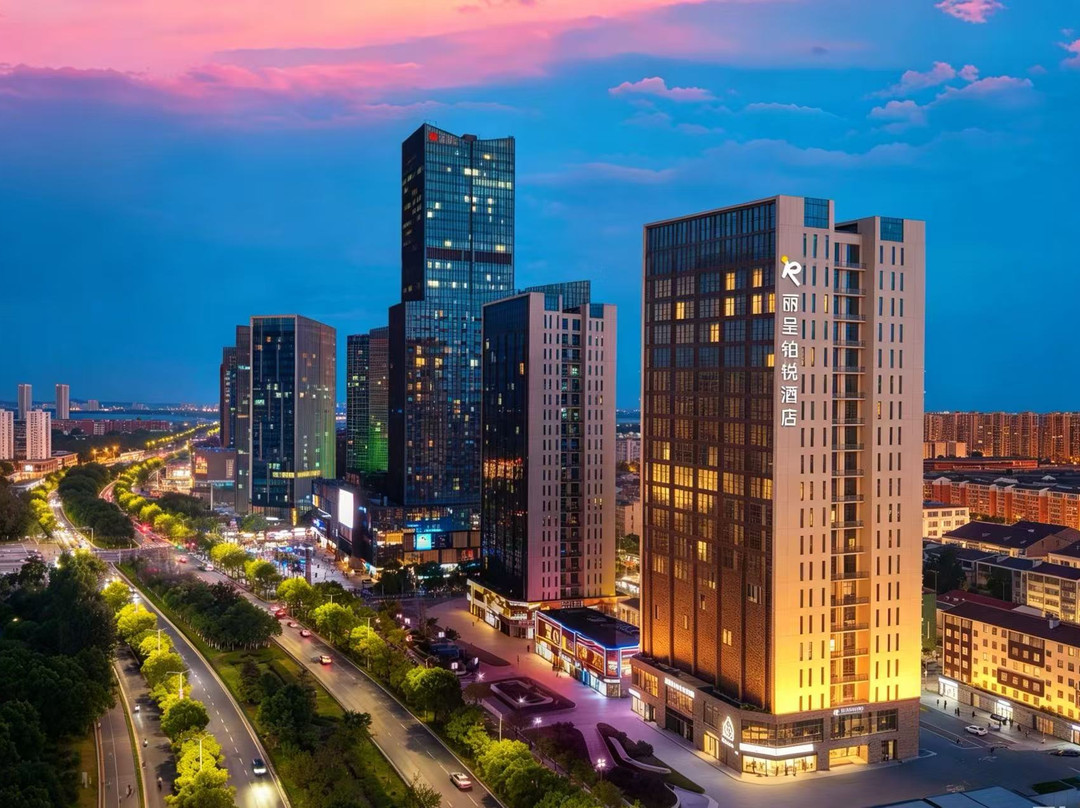 丽呈铂锐酒店(江西瑶湖师范大学太子殿地铁站店)