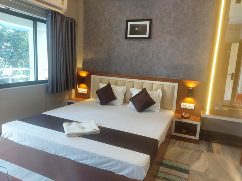 Goroomgo 海洋蓝色游泳池 迪嘎