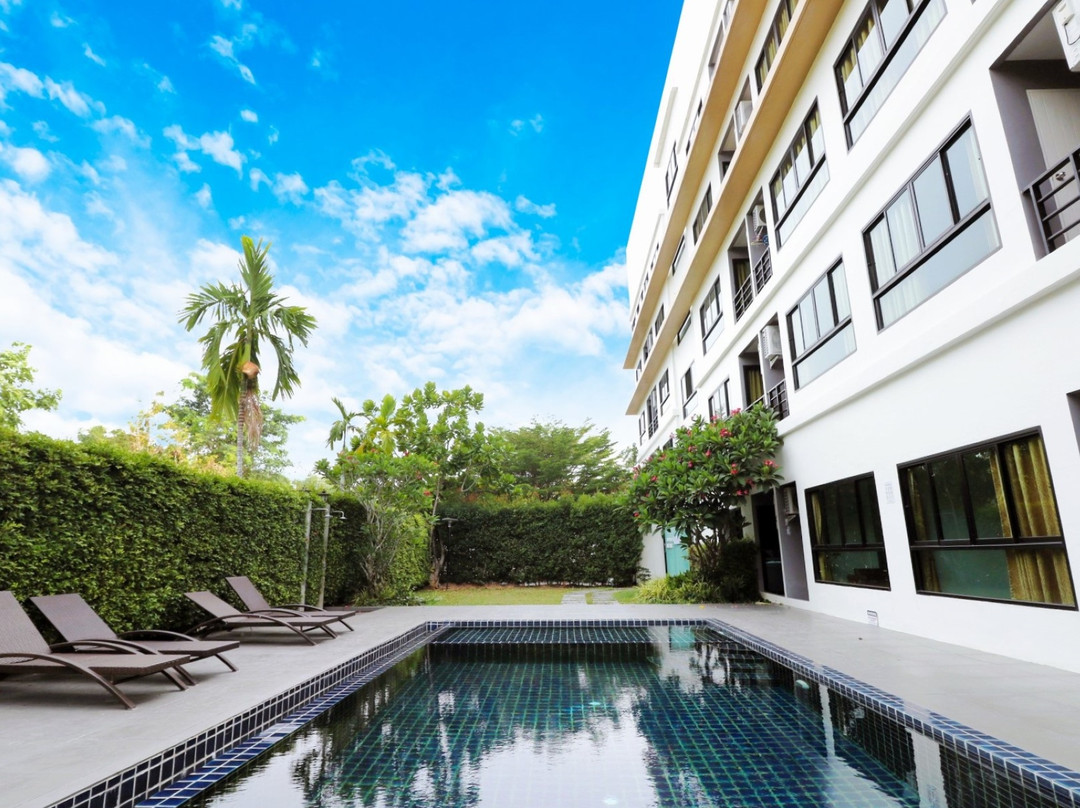 奈扬海滩S4-靠近普吉岛机场主图