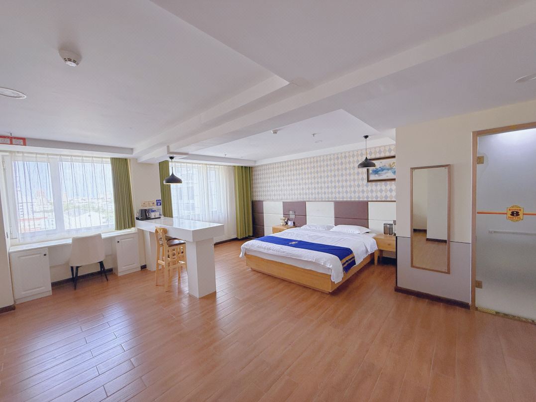 Super 8 Hotel (Weifang High Speed Railway North Station)