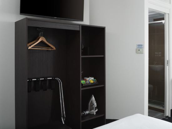 Mercure Melbourne City Centre Room Type - Standard King Room