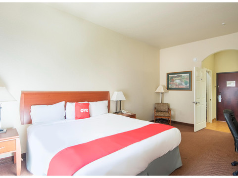 Jones Creek酒店住宿-OYO Townhouse Clute Lake Jackson