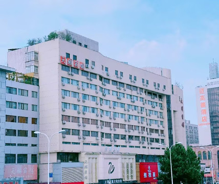 天鹅主题文化宾馆（郑州火车站二七广场店）主图