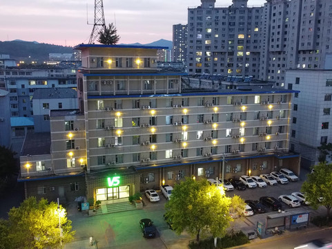 白山V5连锁酒店浑江大街店