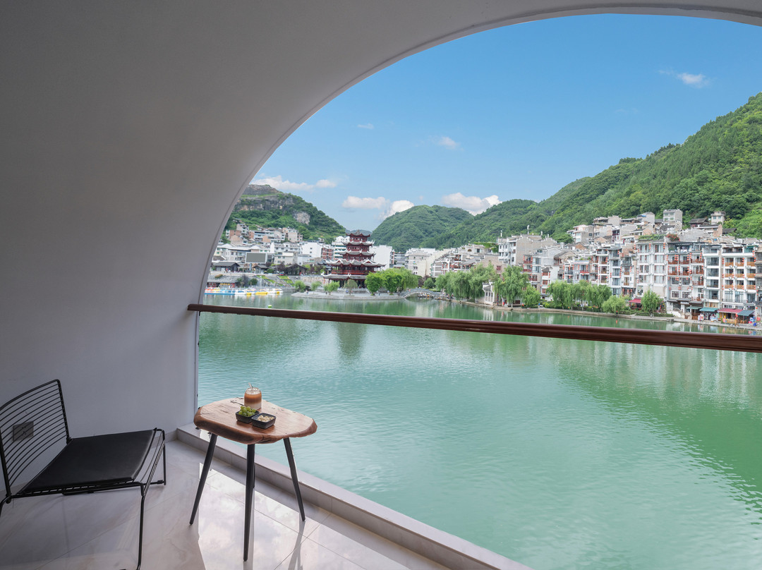 源墅设计师美学景宿（镇远古城新大桥店）