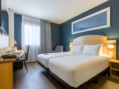 马德里钟楼阿尔卡拉德埃纳雷斯酒店