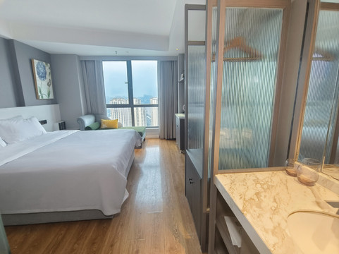 比优特主题酒店