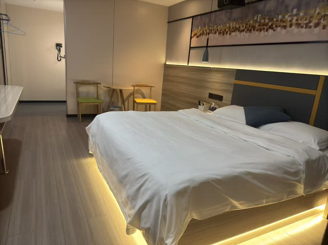 南昌满天星精选酒店(八一广场丁公路南地铁站店)主图