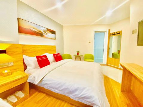 Home Inn Huayi Hotel (Landa Second Hospital Cultural Palace Subway Station)