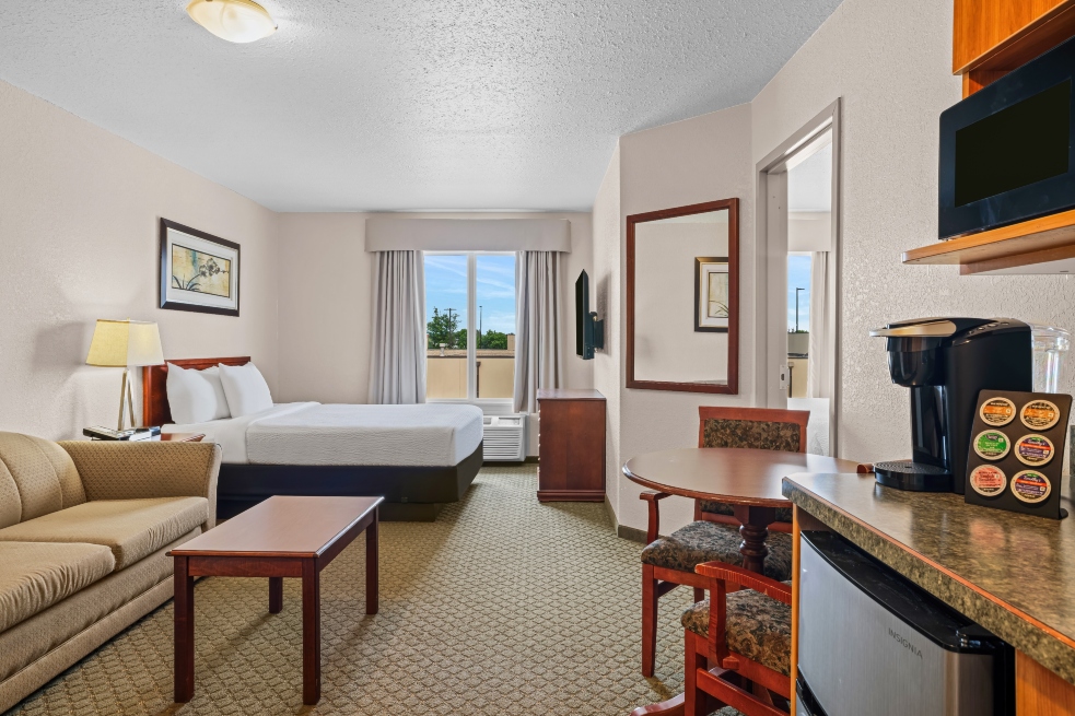 Days Inn & Suites by Wyndham Winkler-官方