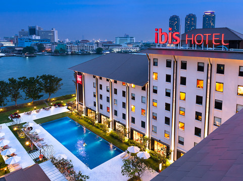 宜必思曼谷河滨酒店主图