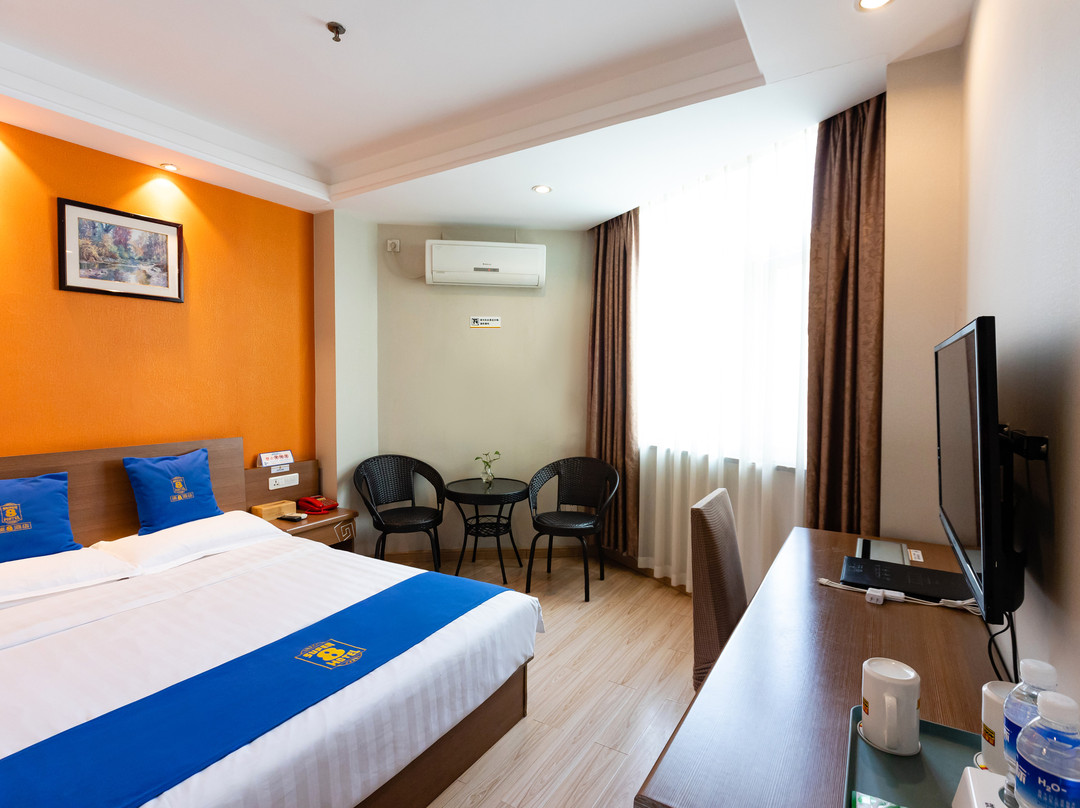 速8酒店(攀枝花中心广场银江湖公园店)主图