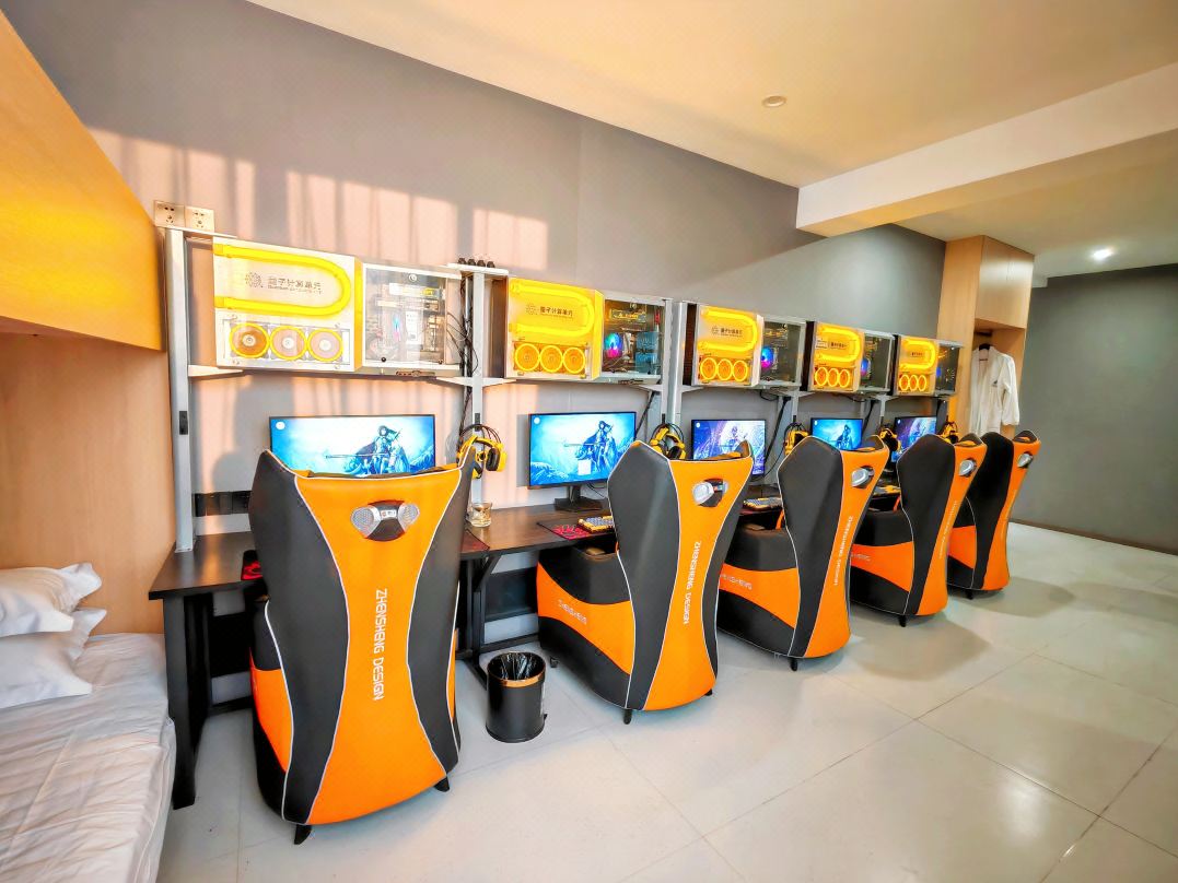 Number 6 E-Sports Hotel