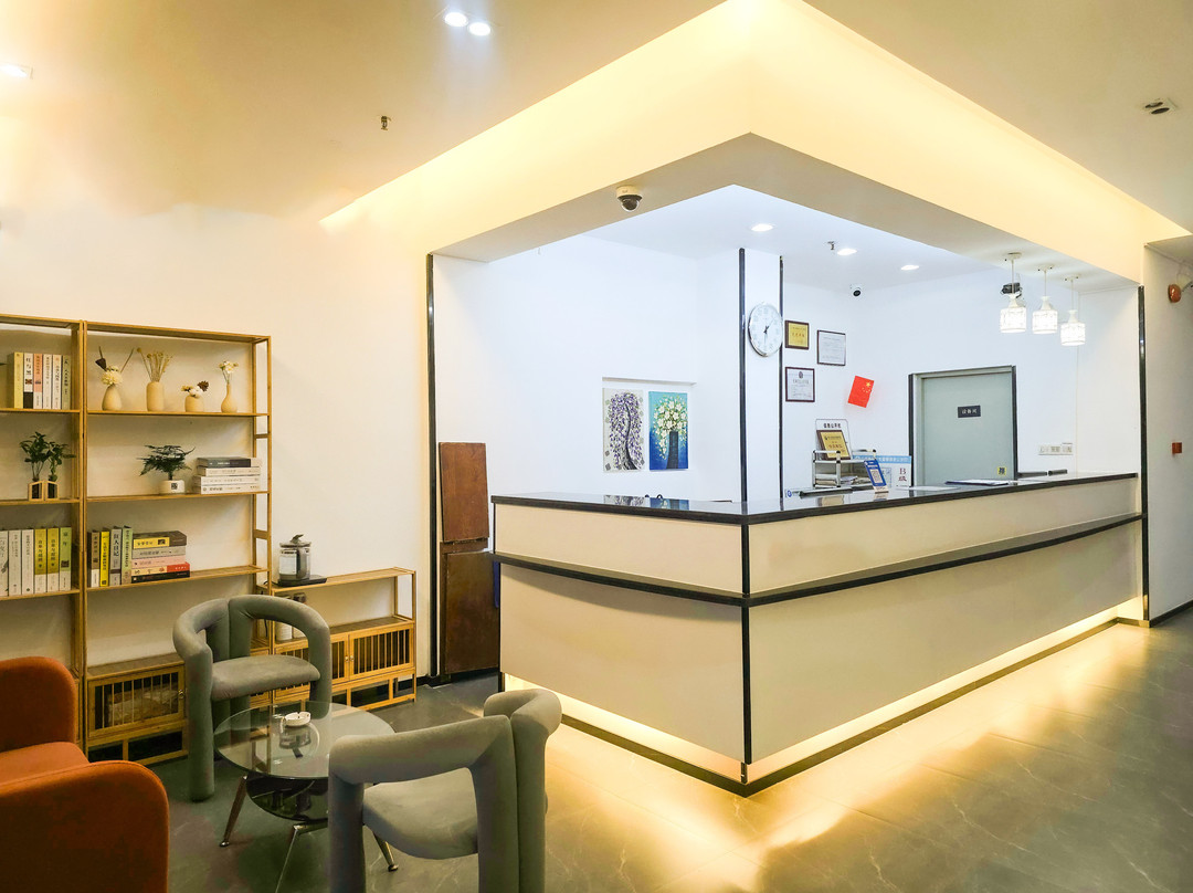 粤客隆酒店(佛山海三路叠滘地铁站店)主图