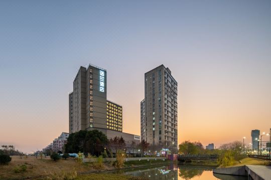 Nolan Hotel