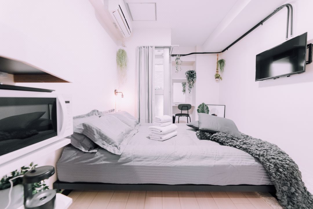 Minimalist Loft 4: Namba Compact Studio & 24/7 Gym
