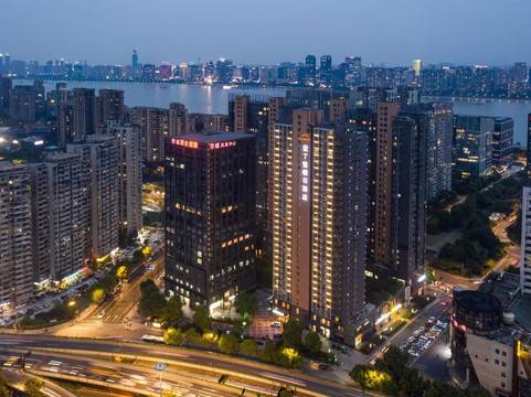 杭州爱丁堡假日酒店（南星桥地铁站店）主图