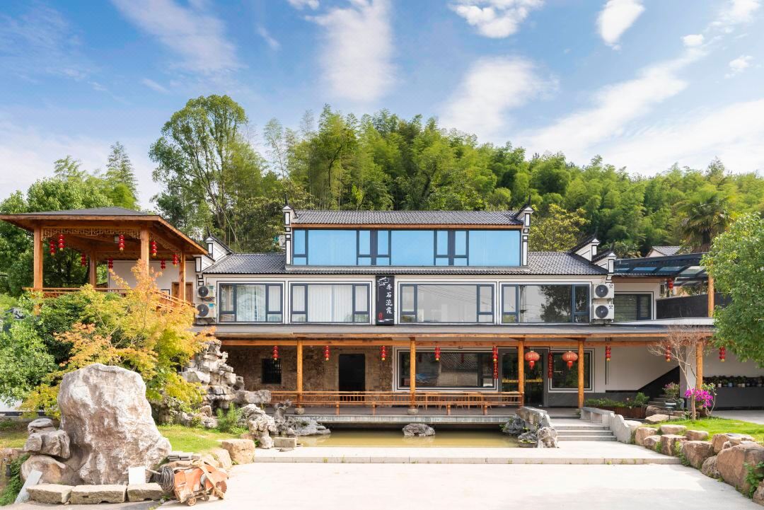 Yulin Chishi Liuxia Homestay (Hongshiwan Scenic Area)