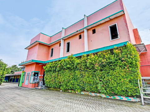 Spot on 91376 Hotel Bintang Flores