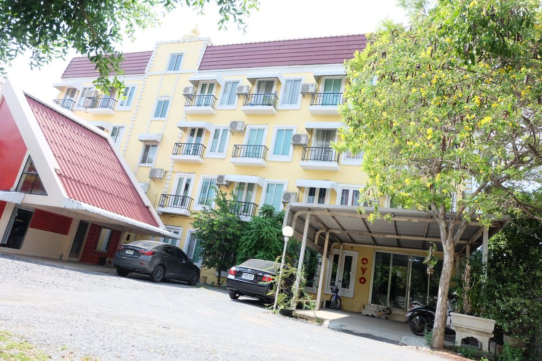 OYO 75429 '101 Place Navanakorm'