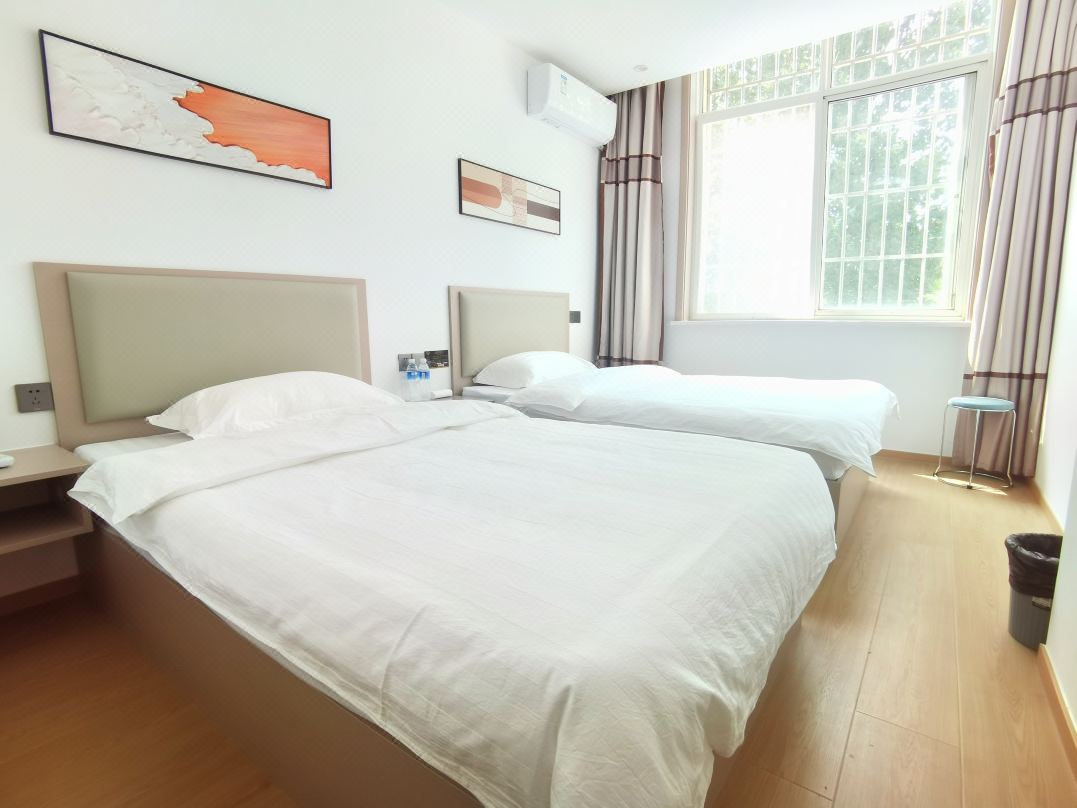 Huatuo Business Hotel