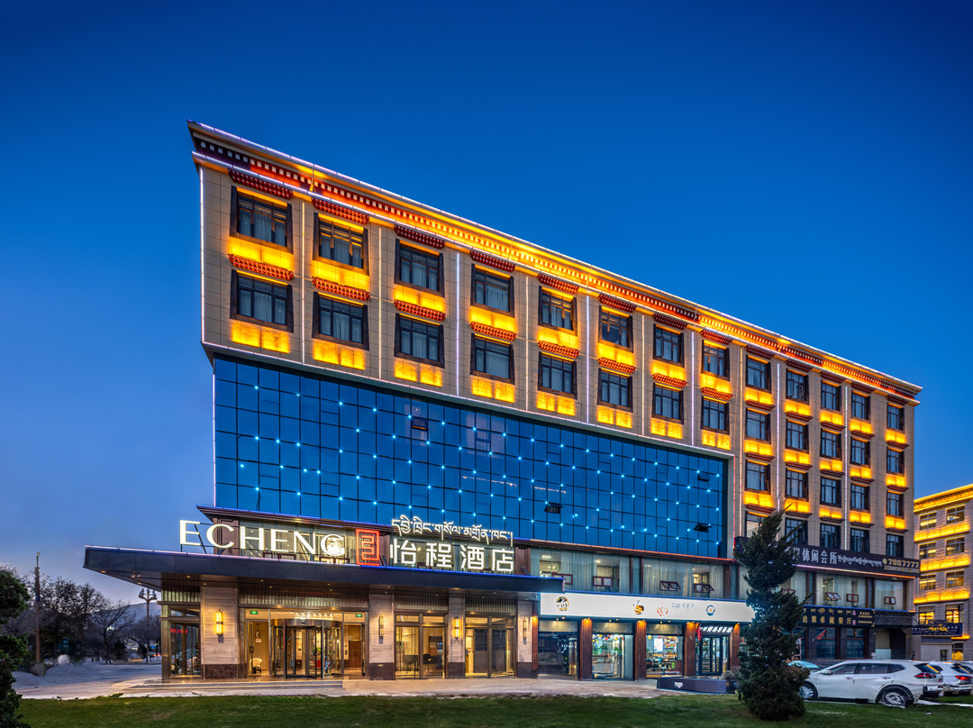 山南民族路怡程酒店