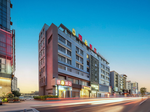 佳宁娜假日酒店