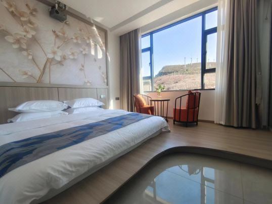 碧海朗天影院客棧