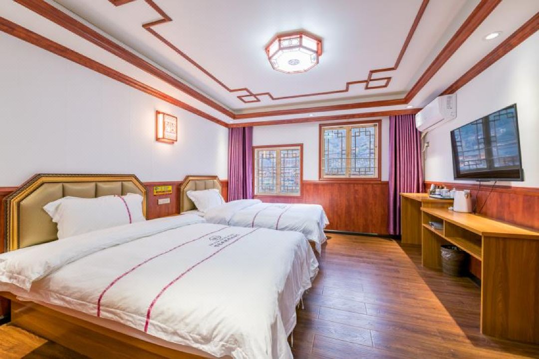 Xijiang Qianhu Miao Village Wanjia Ruqi Hotel