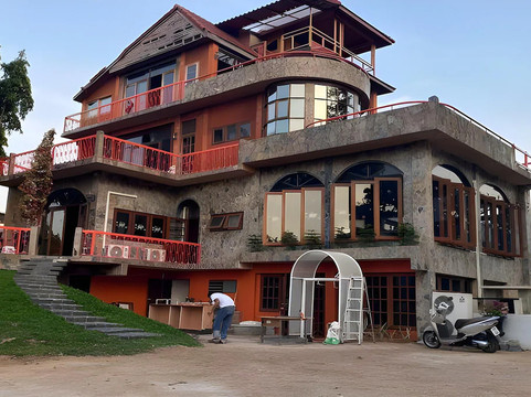 Nomads Homestay & Restaurant